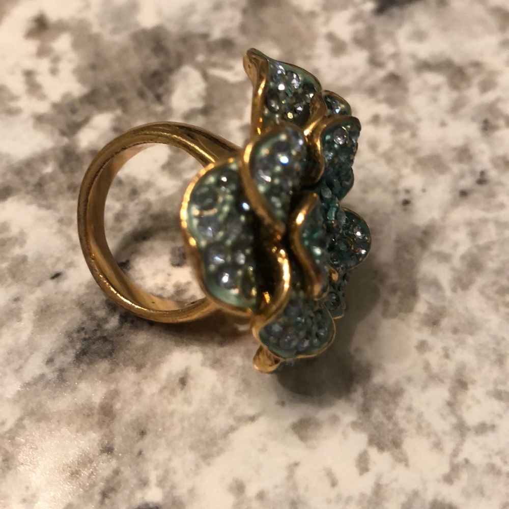 Blue gem fashion ring